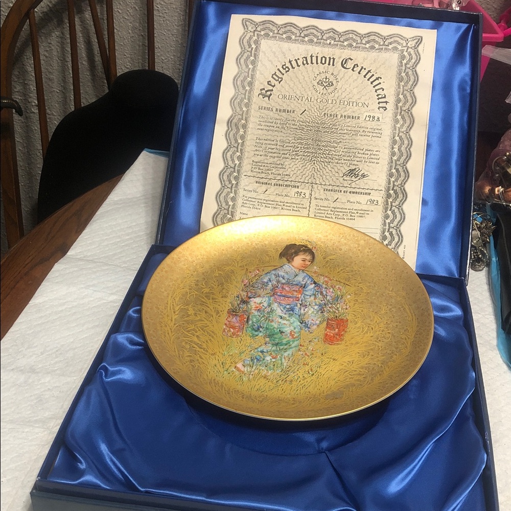 Ornate Gold Decorative Plate with Geisha Artwork